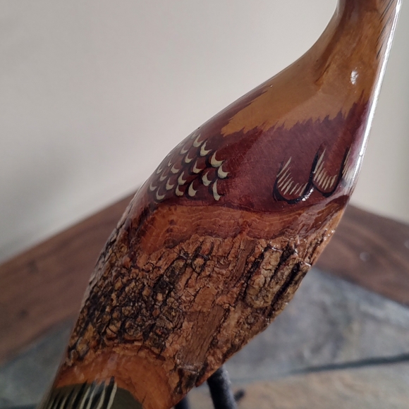 Brown carved bird - Picture 2 of 7
